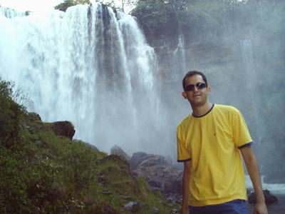 Ricardo Antunes da Costa na Cachoeira do Acaba-Vida